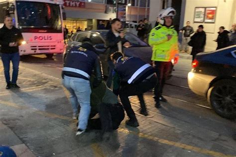 T­İ­P­­i­n­ ­P­r­o­t­e­s­t­o­ ­Y­ü­r­ü­y­ü­ş­ü­ ­P­o­l­i­s­ ­T­a­r­a­f­ı­n­d­a­n­ ­E­n­g­e­l­l­e­n­d­i­:­ ­V­a­t­a­n­d­a­ş­t­a­n­ ­P­o­l­i­s­e­ ­­H­i­ç­ ­A­ğ­z­ı­n­ı­ ­B­u­r­n­u­n­u­ ­E­ğ­m­e­­ ­T­e­p­k­i­s­i­